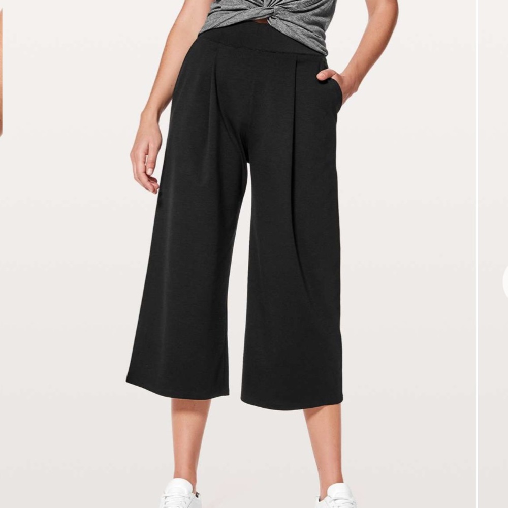 Lululemon Black Can You Feel The Pleat Crop 21”